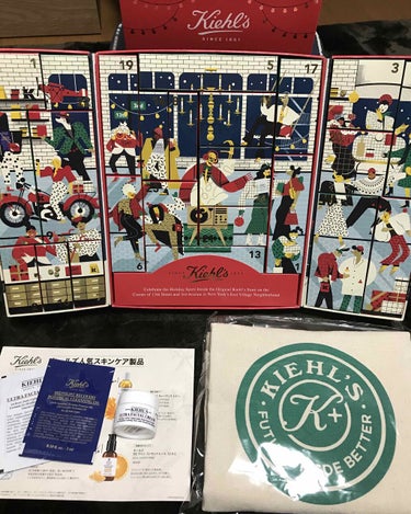 キールズ アドベントカレンダー2020
Kiehl's

今年はキールズのアドベントカレンダーをかってみました！！
田舎県には店舗がないので、初キールズです✨
名前は知っていたのですがなかなか試す機会が