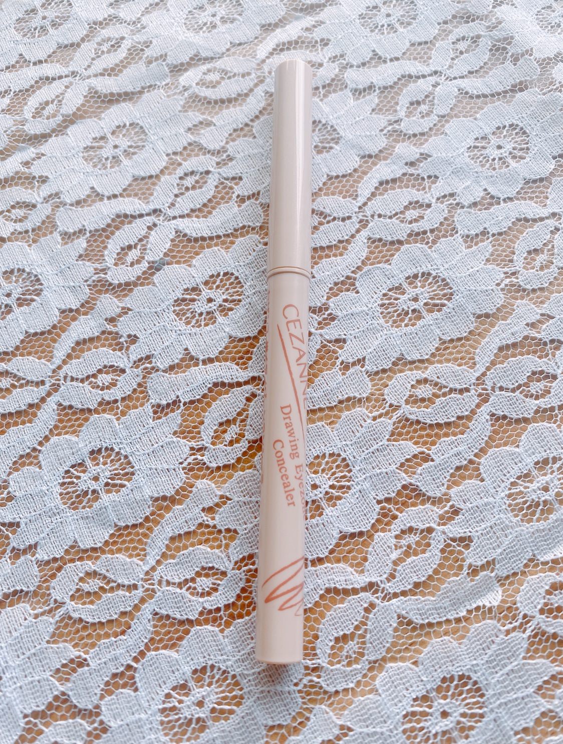 描くアイゾーンコンシーラー 01 なじみベージュ/CEZANNE/ペンシルコンシーラーを使ったクチコミ（2枚目）