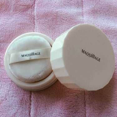 Maquillage ドラマティックルースパウダー
ナチュラルベージュ
SPF15 PA+

つけた感じはさらさらしていて

ほんと ナチュラルに見える‪\( ¨̮ )/
小鼻のテカリも気にならない!!