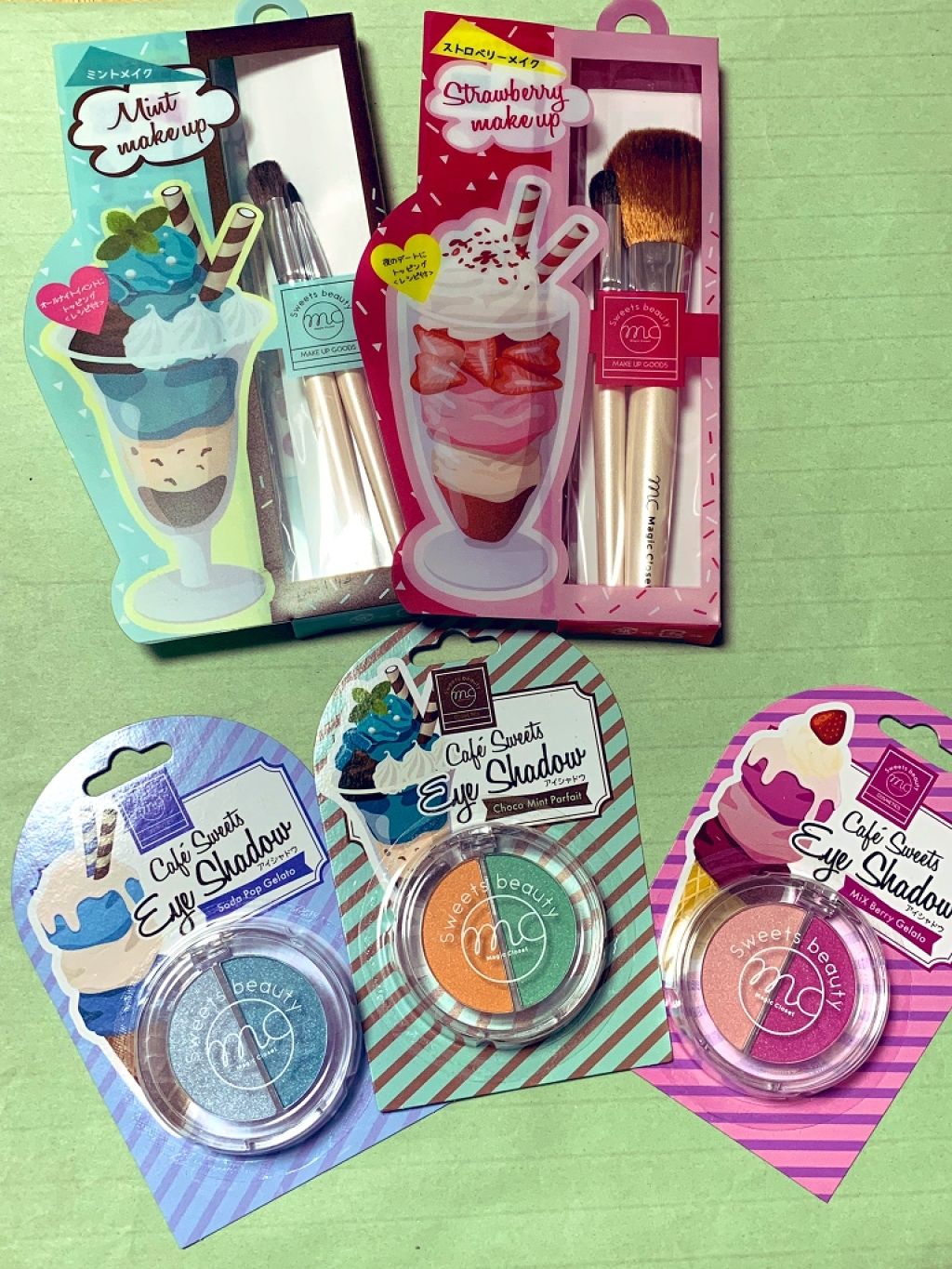 MCカフェスイーツアイシャドウ/3COINS/アイシャドウパレットを使ったクチコミ（1枚目）