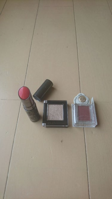 こんにちは、お久しぶりです。

今日買ったコスメです。

まず、ヴィセ MY RED ROUGE。
02番を買いました。
イエベ向きと表記されるだけあって、イエベ秋の私にも
肌馴染みが良くて、嬉しい限り