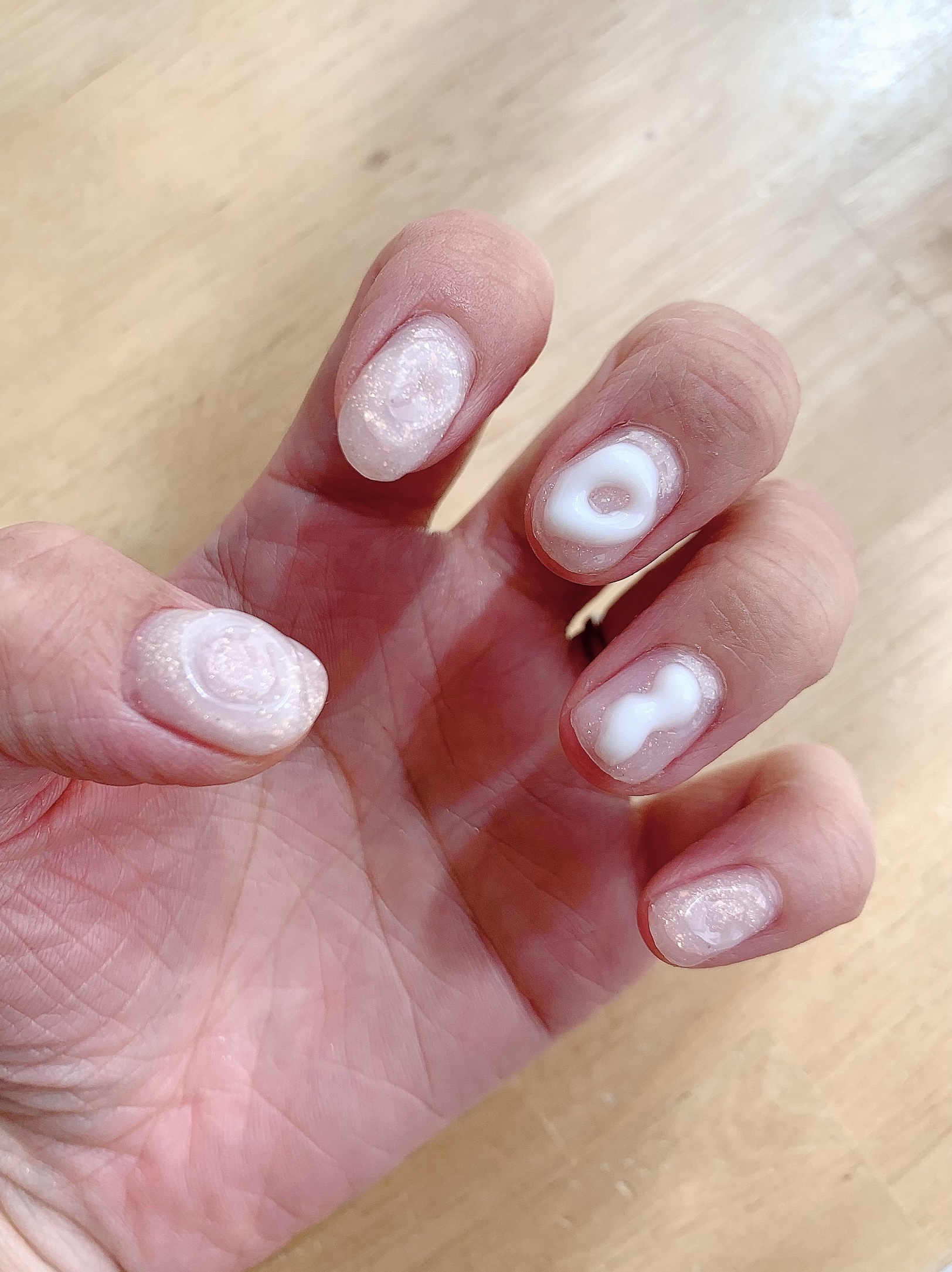 #ネイル,#ホワイトネイル,#セルフネイルのネイルデザイン