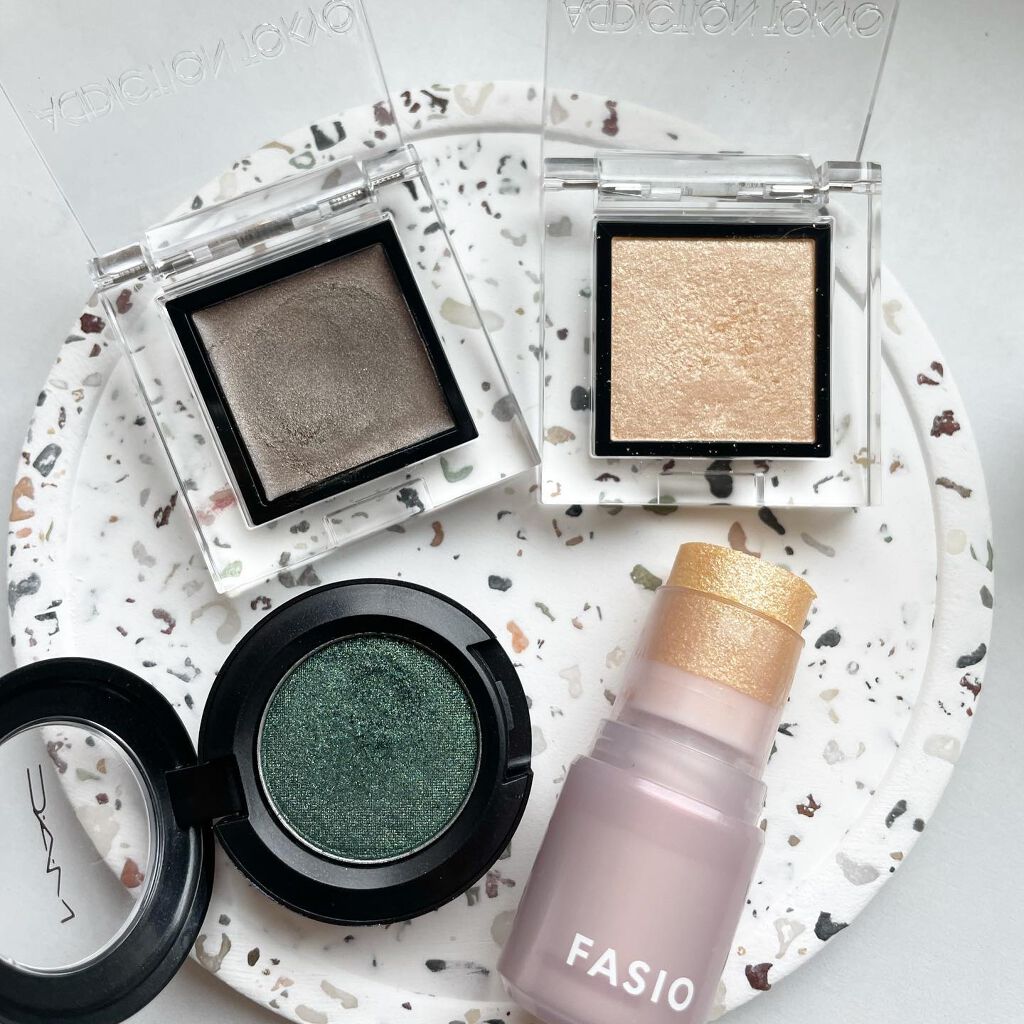 スモール アイシャドウ ザッツ ショウビズ ベイビー/M・A・C/単色アイシャドウを使ったクチコミ（2枚目）