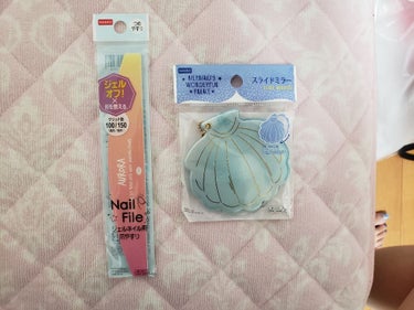 こんばんわ、みぃきぃです😇

今日の紹介
DAISO
ジェルネイル用爪やすり
足にジェルネイルをしてるので落とす時に負担を少しでも解消出來るように購入しました💛

スライドミラー
貝殻のスライドミラーで