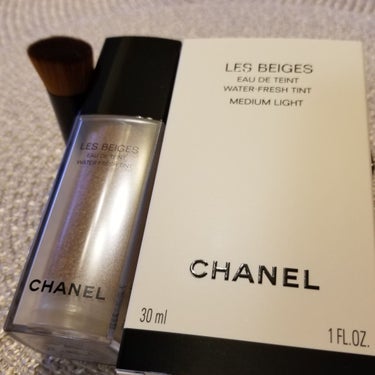 CHANEL　レ　ベージュ　オー　ドゥ　タン　¥7500
💮夏のツヤ肌　素肌感💮
水のようにトロッとした美容ジェルの中に
ファンデーションのカプセルが入っていて
手の上でクルクル
カプセルがつぶれて
フ