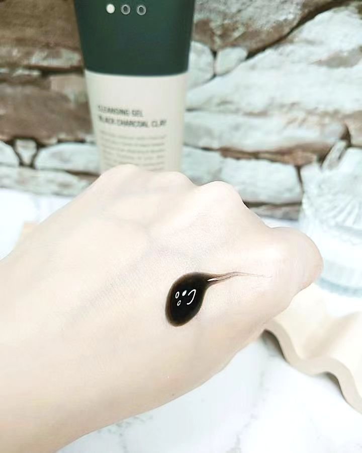 ブラックジェルクレンジング/.akaran/クレンジングジェルを使ったクチコミ（2枚目）