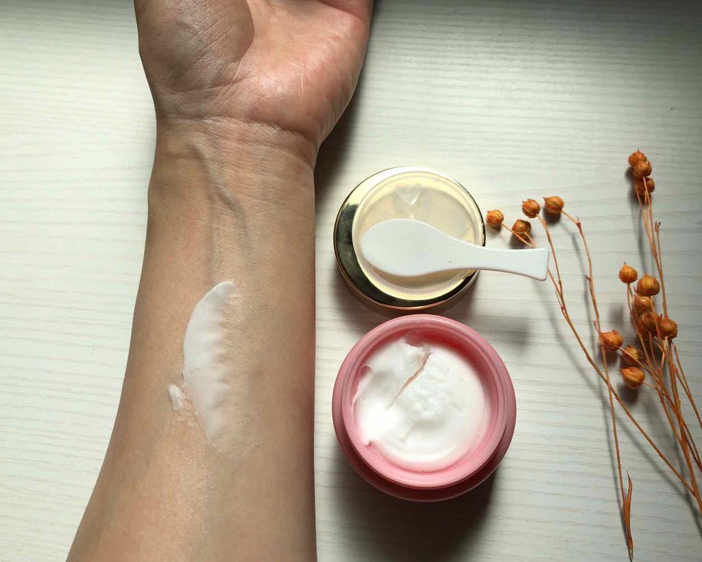 ホワイトスキンヴェール/四季/化粧下地を使ったクチコミ(1枚目)