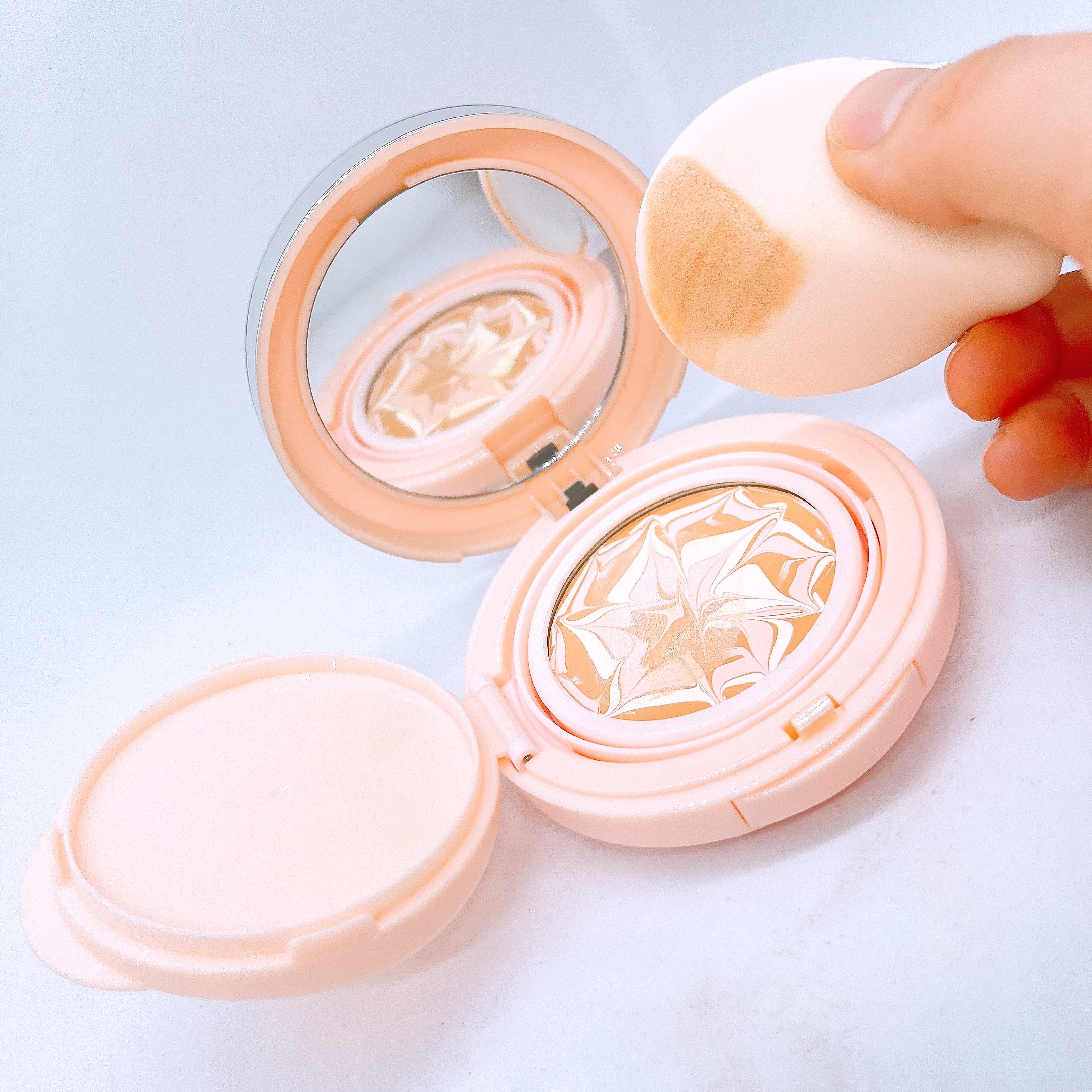 フォトレディ キャンディッド ウォーター エッセンス コンパクト ファンデーション/REVLON/クリーム・エマルジョンファンデーションを使ったクチコミ（3枚目）