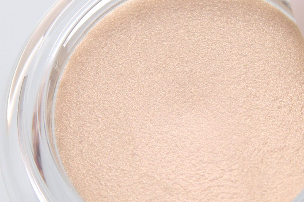 エクスボーテ CCクリスタルハイライトのクチコミ「角度を変えながらみると、
キラキラ ラメが輝いていて綺麗です。

バームみたいな固さがあ.....」（2枚目）