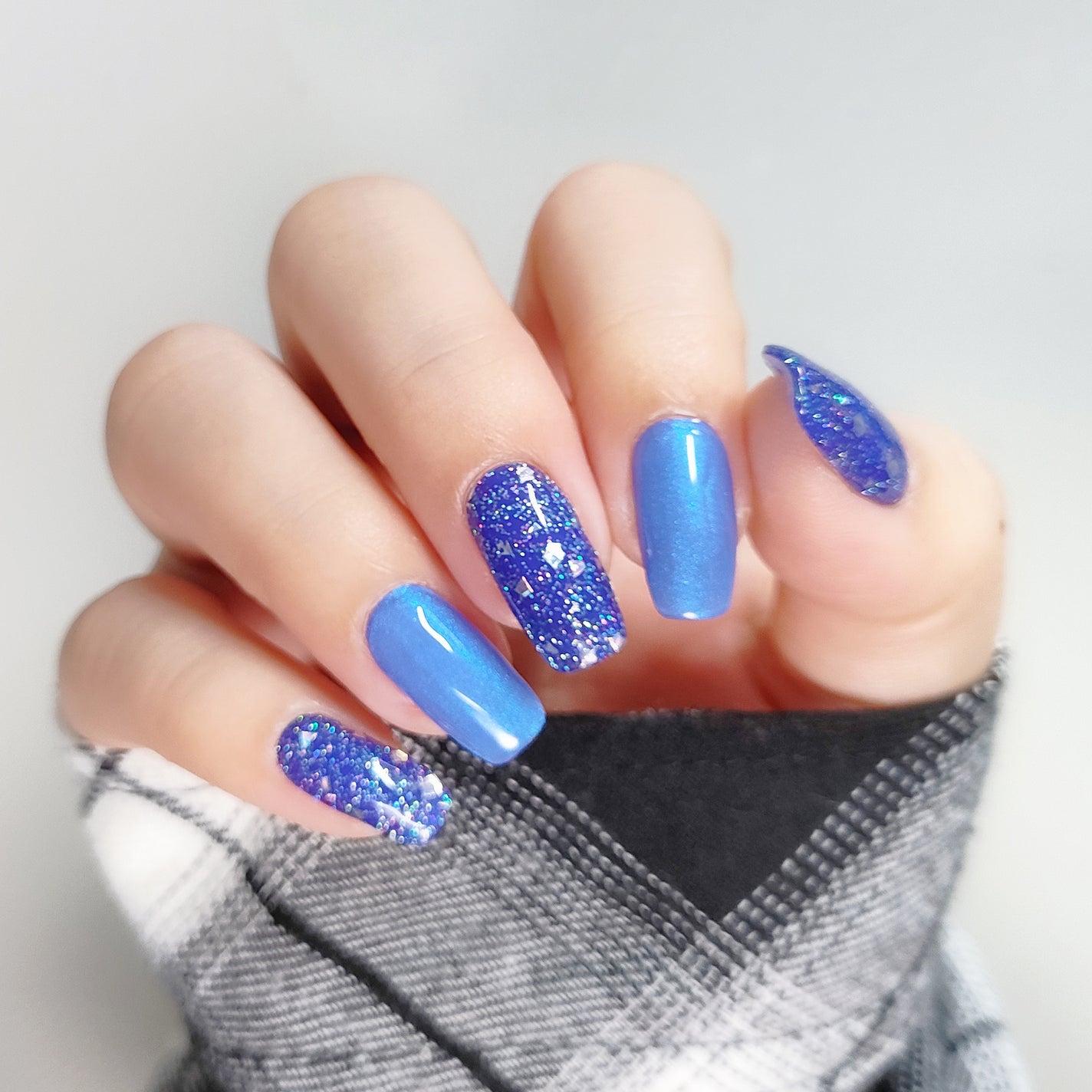 あめの on LIPS 「新しい爪💅Litgels CrushedOpal+α なし青い..」(3枚目)