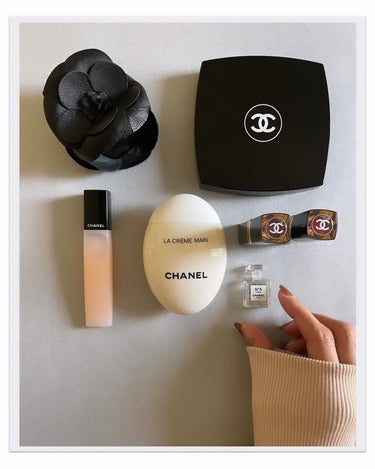 CHANEL シャネル N°5 ロー ハンドクリームのクチコミ「@chanel.beauty 
ただただ美しくて並べた😭

@aio_ai ネイルセラム
@h.....」（2枚目）