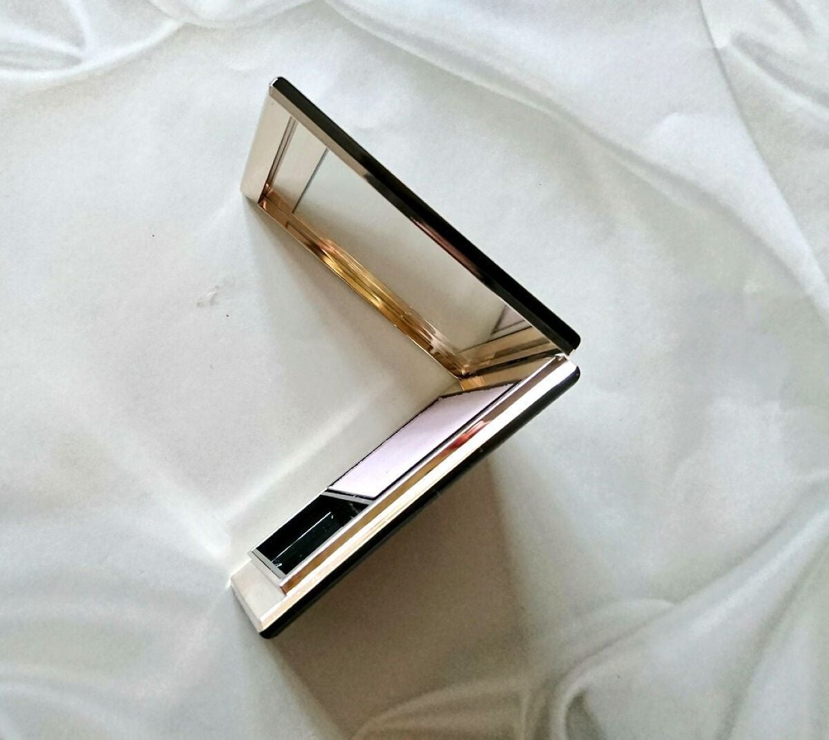 メルティング パウダー ブラッシュ/SUQQU/パウダーチークを使ったクチコミ(3枚目)