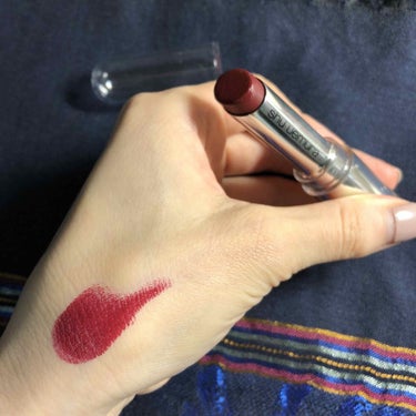 shuuemura
ルージュ アンリミテッド WN288

イベント用に濃い口紅が欲しくて
shuuemura のルージュを初購入💄

すんごい色づき。きれい。
飲み食いしても必ず残る。
その分、普段使