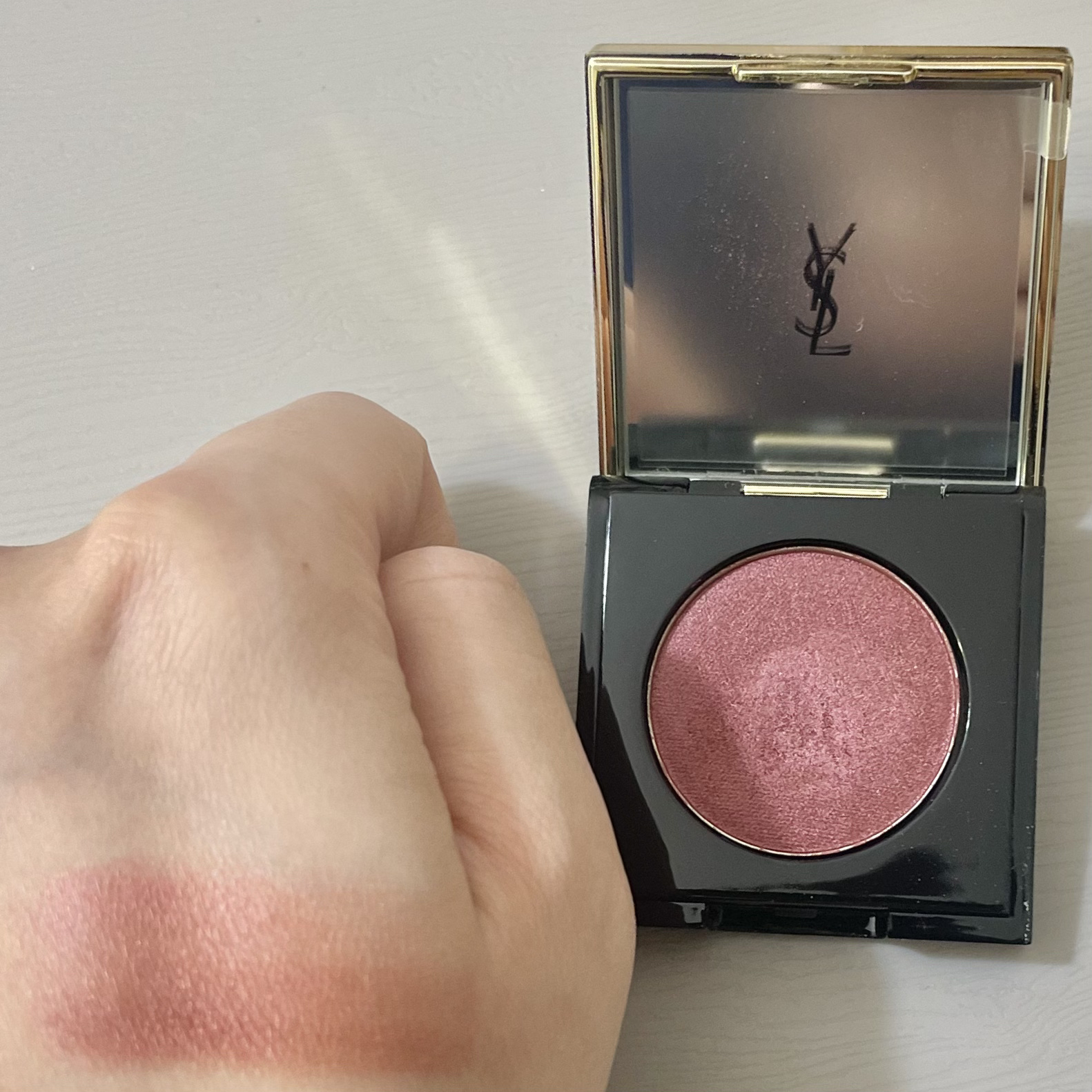 サテン クラッシュ/YVES SAINT LAURENT BEAUTE/単色アイシャドウを使ったクチコミ（2枚目）