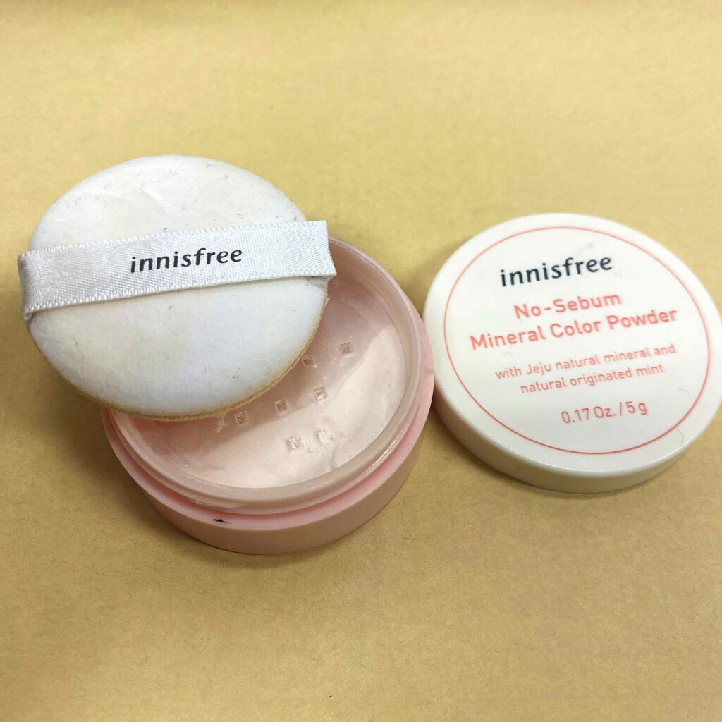 ノーセバム　ミネラルカラーパウダー　/innisfree/ルースパウダーを使ったクチコミ（3枚目）