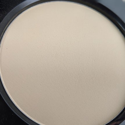 シアーフィニッシュ プレストパウダー L01 ペールイエロー (ストラック バイ リュクス コレクション)/BOBBI BROWN/プレストパウダーの画像