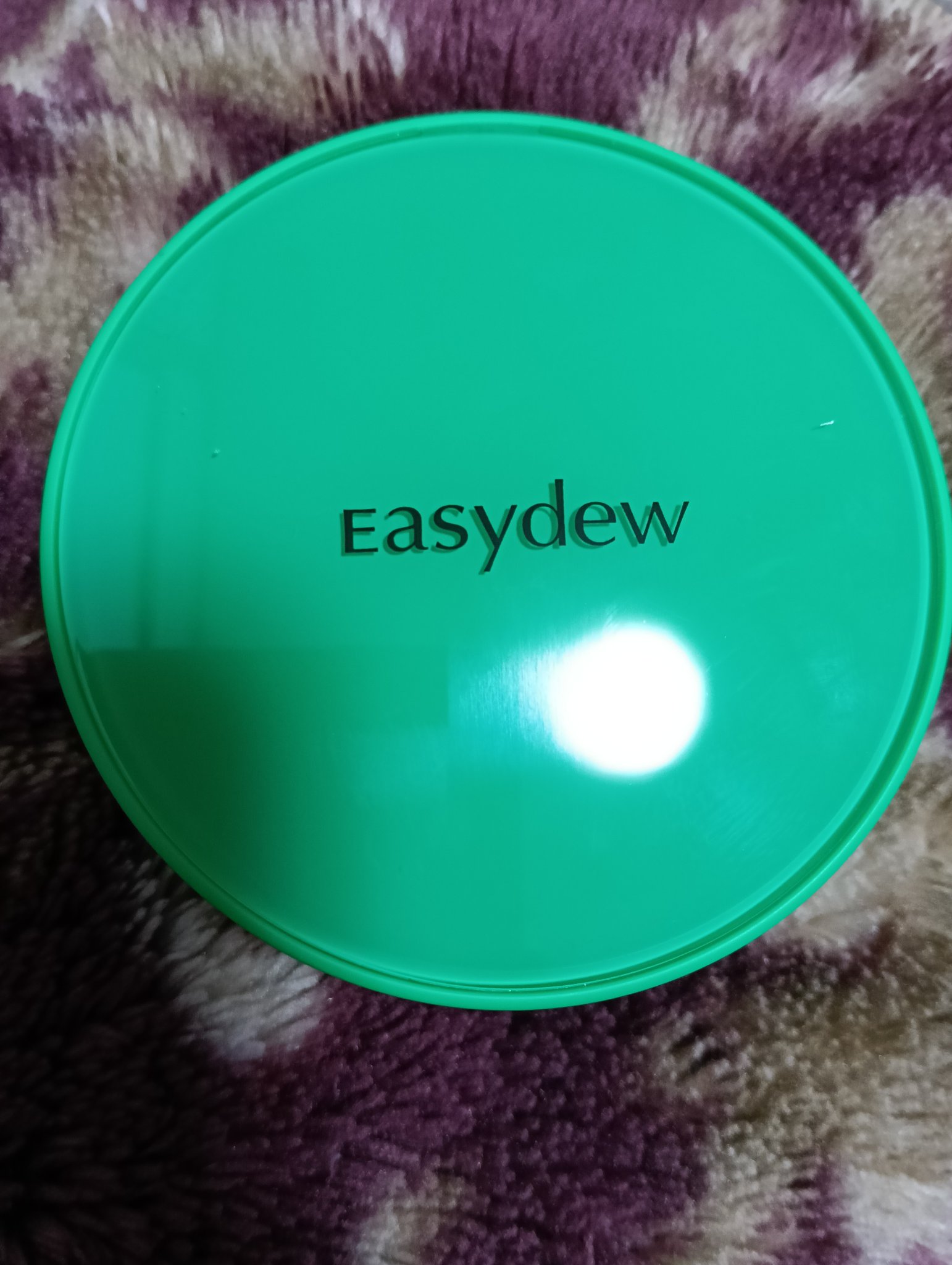 Easydew MELA B TONING AMPNULE CUSHION
19Fair

またまた、ネット広告をみて衝動買いした商品です。
Easydewのクッションファンデーションです。
カラーは明るいめ19Fair、3タイプぐらいカラ