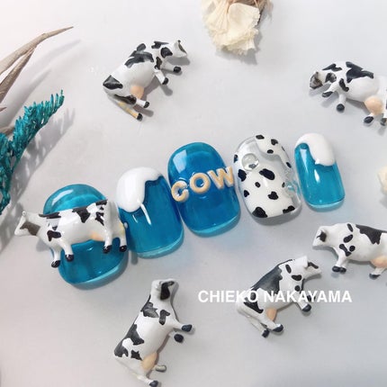 なかやまちえこ on LIPS 「牛さん🐄⠀⠀365日ネイル101日め⠀⠀牛はAmazonで買っ..」(1枚目)