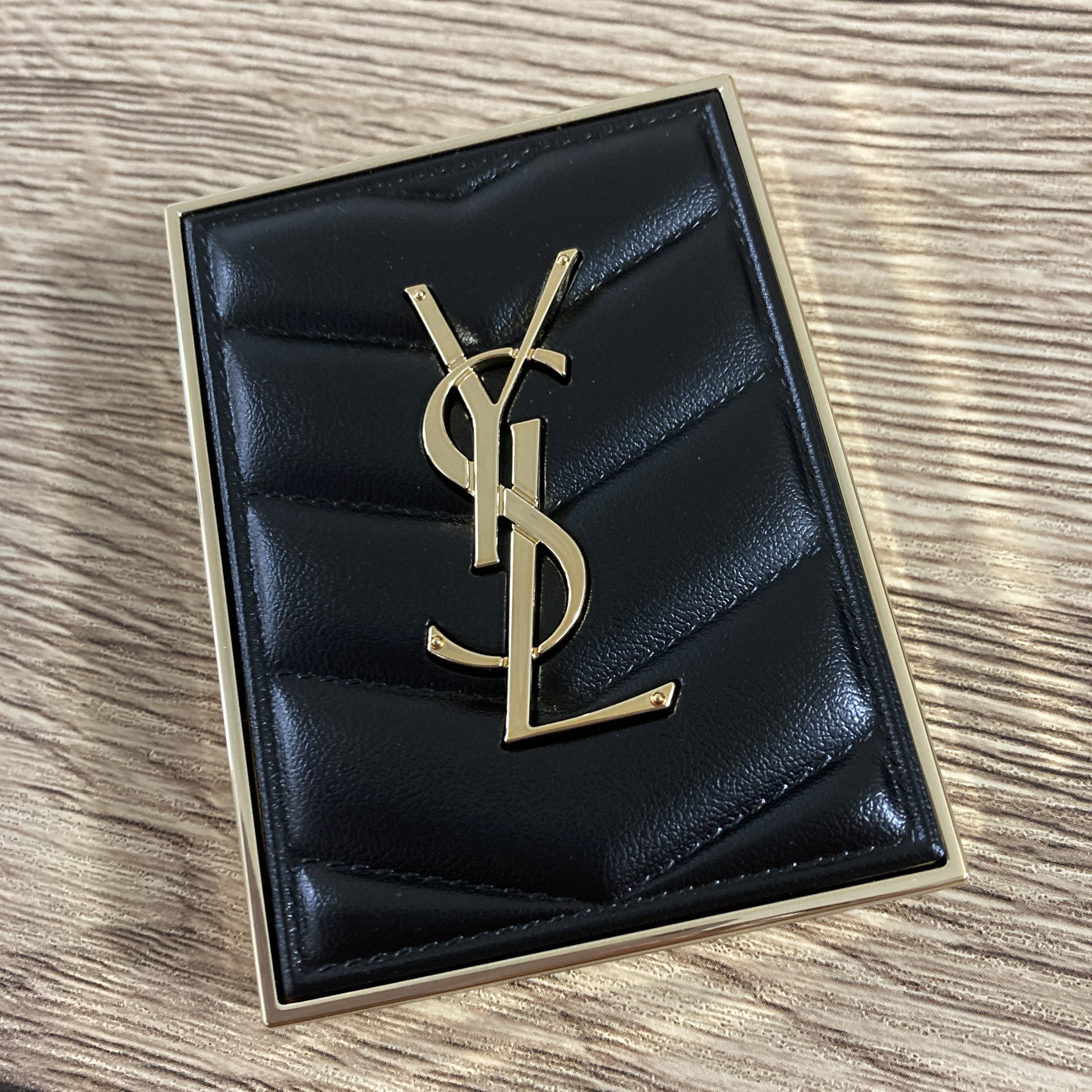 クチュール ミニ クラッチ/YVES SAINT LAURENT BEAUTE/アイシャドウパレットを使ったクチコミ（2枚目）