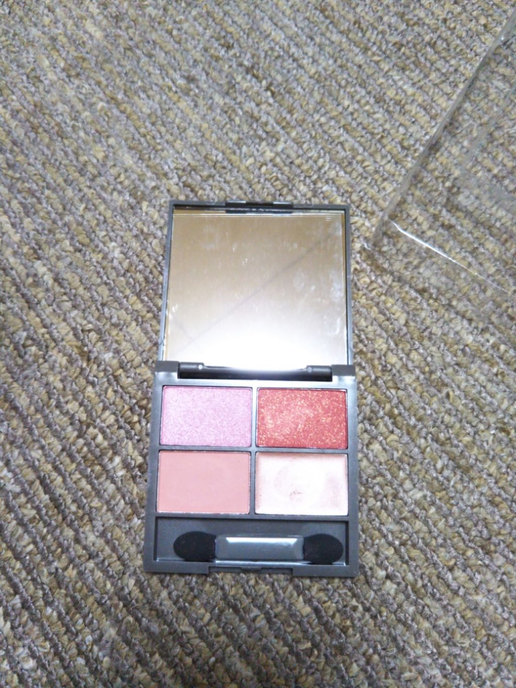 そらる&ゔぁる大好き!中学生 on LIPS 「アイシャドウの発色がとっても良い!!特に、4色目の薄いピンク?..」(1枚目)