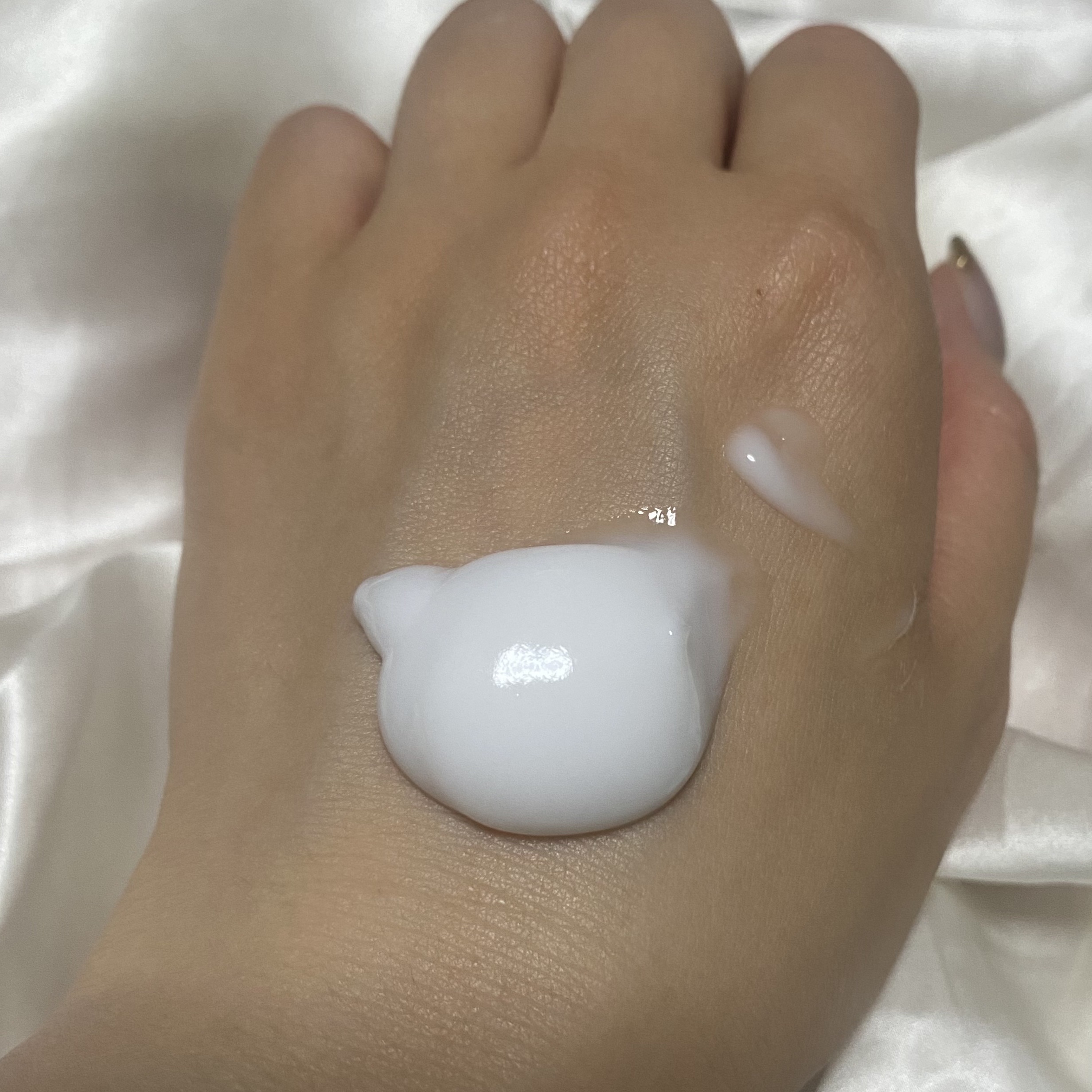 ホワイトコンク ボディクリーム ゆずの香りのクチコミ「 
こんにちは！はじめです☺️

ゴールデンウィークも最終日になりましたね
みなさまゆっくり過.....」（2枚目）