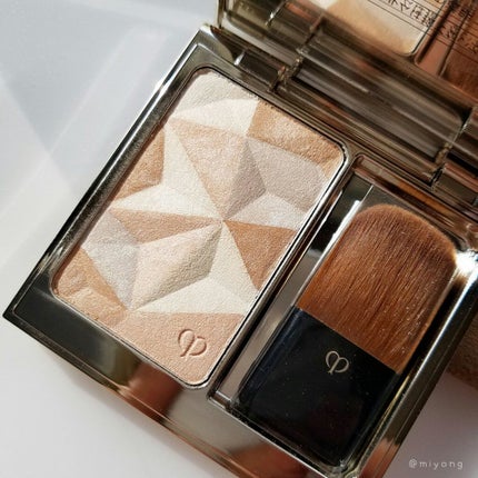 クレ・ド・ポー ボーテ レオスールデクラ/クレ・ド・ポー ボーテ/パウダーハイライトを使ったクチコミ(5枚目)