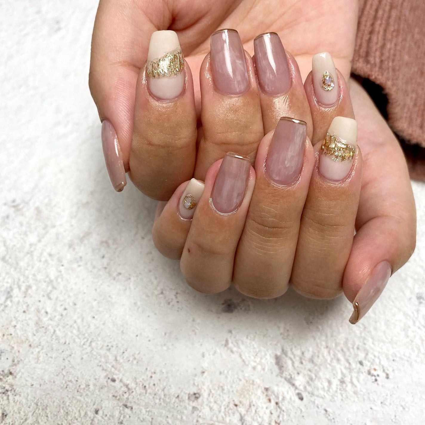 naomi on LIPS 「お客様ネイル💅サンプルよりルセレのミラーパウダーやグリッターと..」(1枚目)