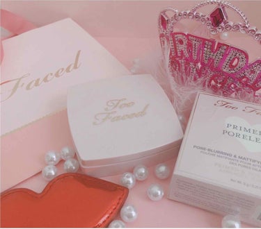 Too Faced プライムド & ポアレス + フェイス パウダーのクチコミ「too facedの皮脂やテカリを防止する
フェイスパウダーです💭

ベースメイクしたあとに
.....」（1枚目）