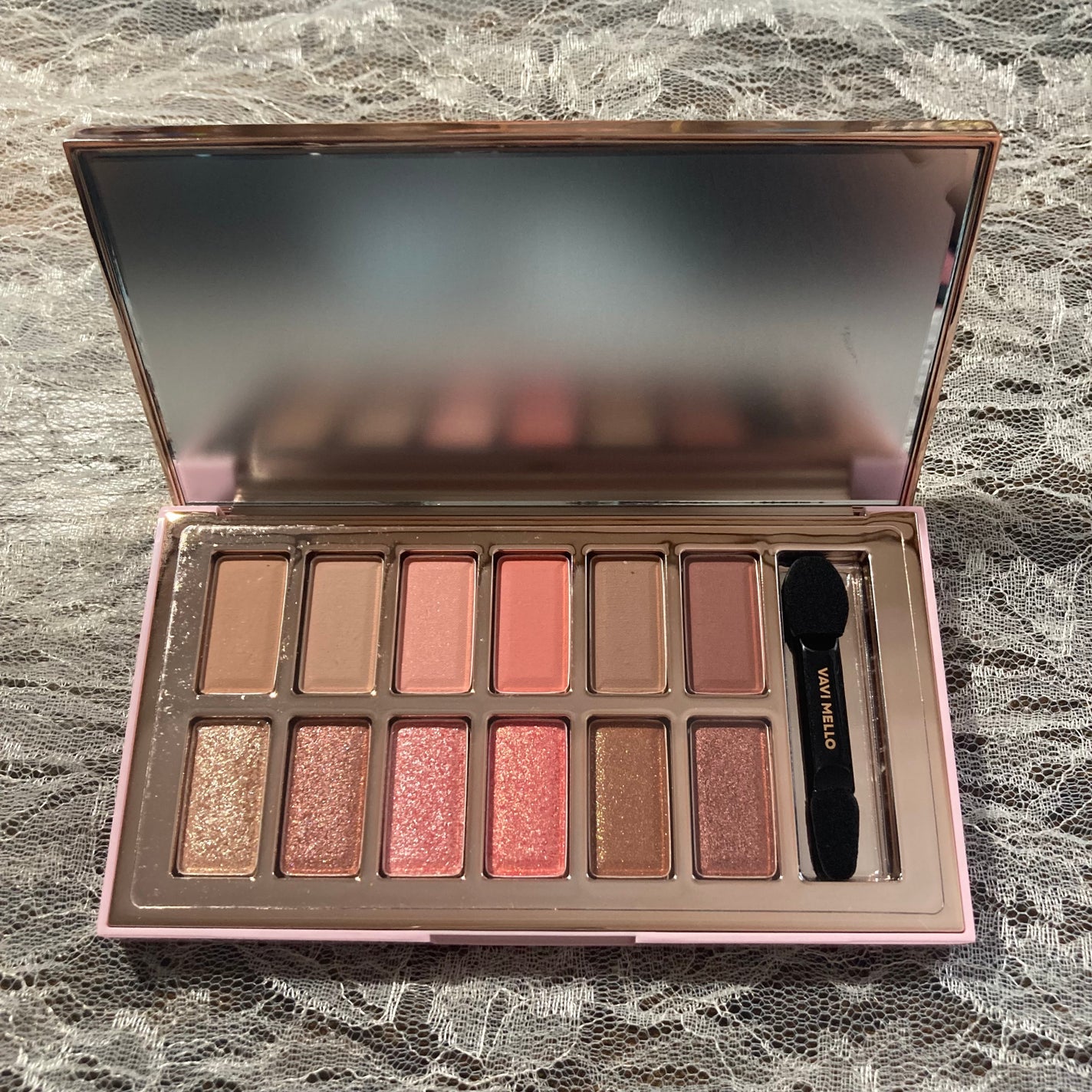 バレンタインボックス3ローズモーメント/VAVI MELLO/アイシャドウパレットを使ったクチコミ(1枚目)