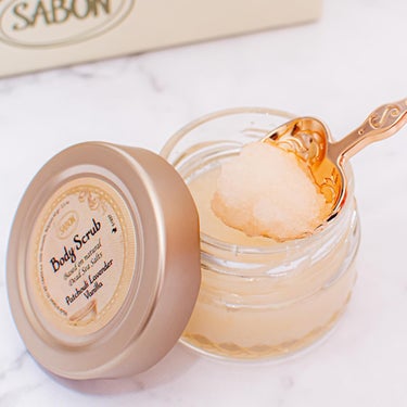 ボディスクラブ パチュリ・ラベンダー・バニラ 320g/SABON/ボディスクラブを使ったクチコミ（2枚目）