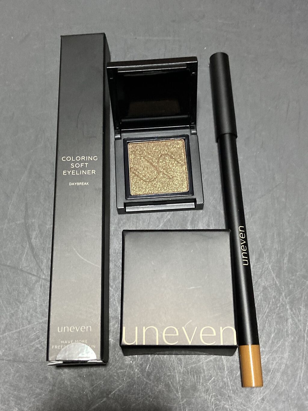 アイシャドウ クルーシャル/uneven/単色アイシャドウを使ったクチコミ（1枚目）