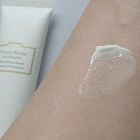 エッセンシャルUVプロテクター フローラルグリーン/Flora Notis JILL STUART/日焼け止めミルクを使ったクチコミ(2枚目)