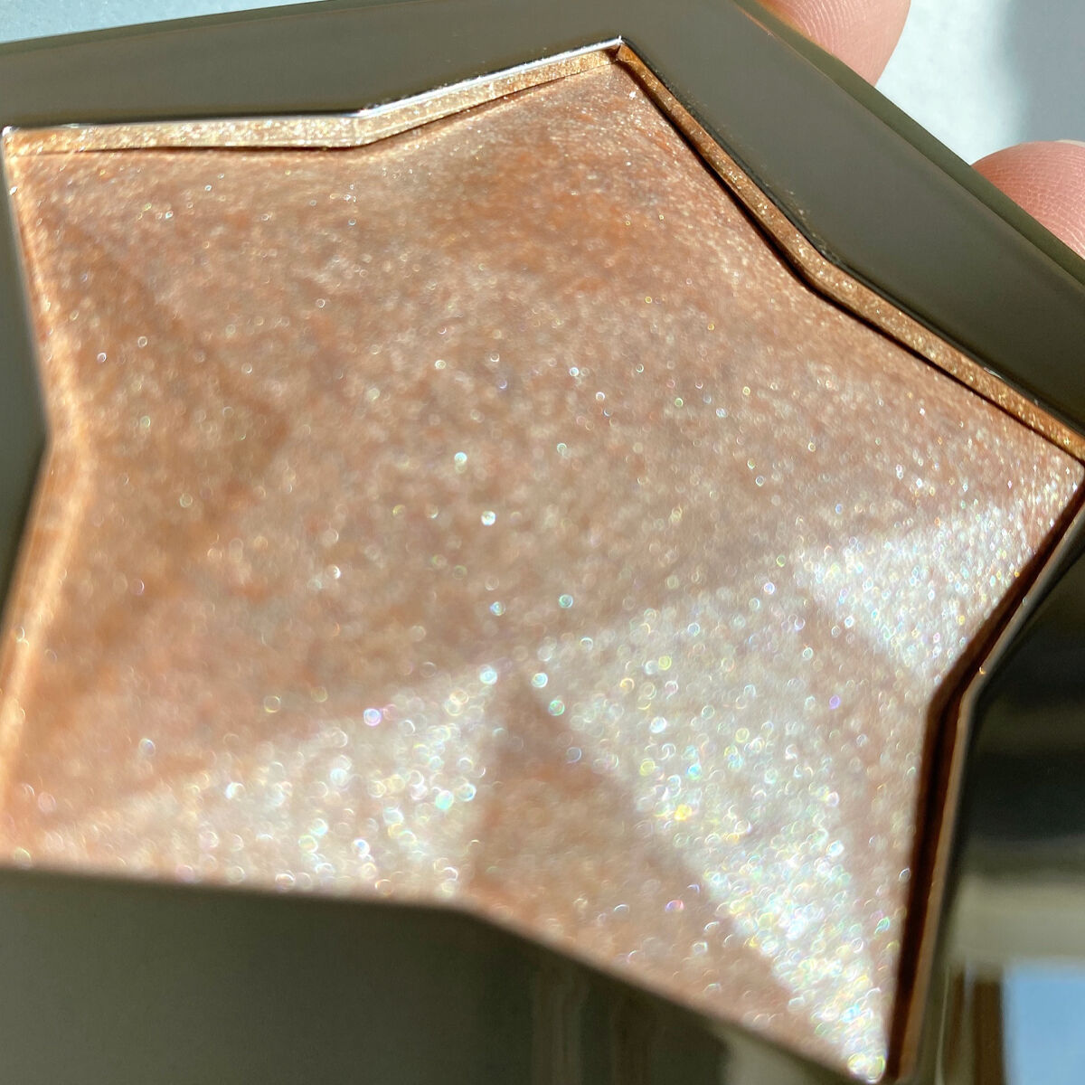 スターダストダイヤモンドハイライトパウダー 02 ライトシャンパン/PERFECT DIARY/パウダーハイライトを使ったクチコミ（3枚目）