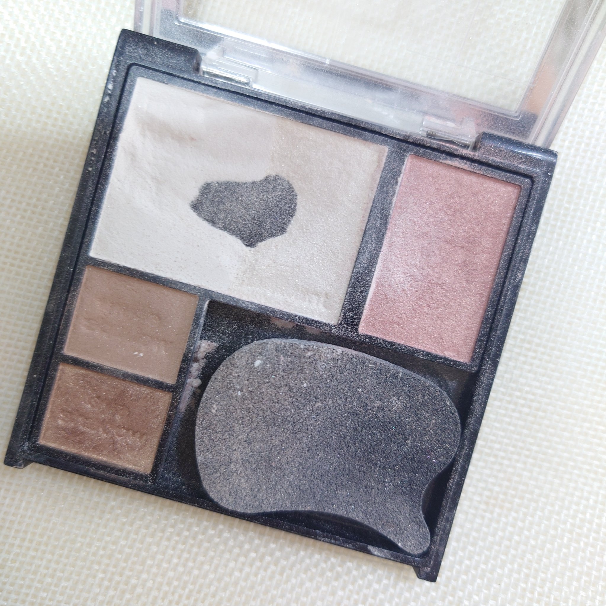 ホワイトシェイピングパレット WT-1 ホワイト/KATE/プレストパウダーを使ったクチコミ（2枚目）