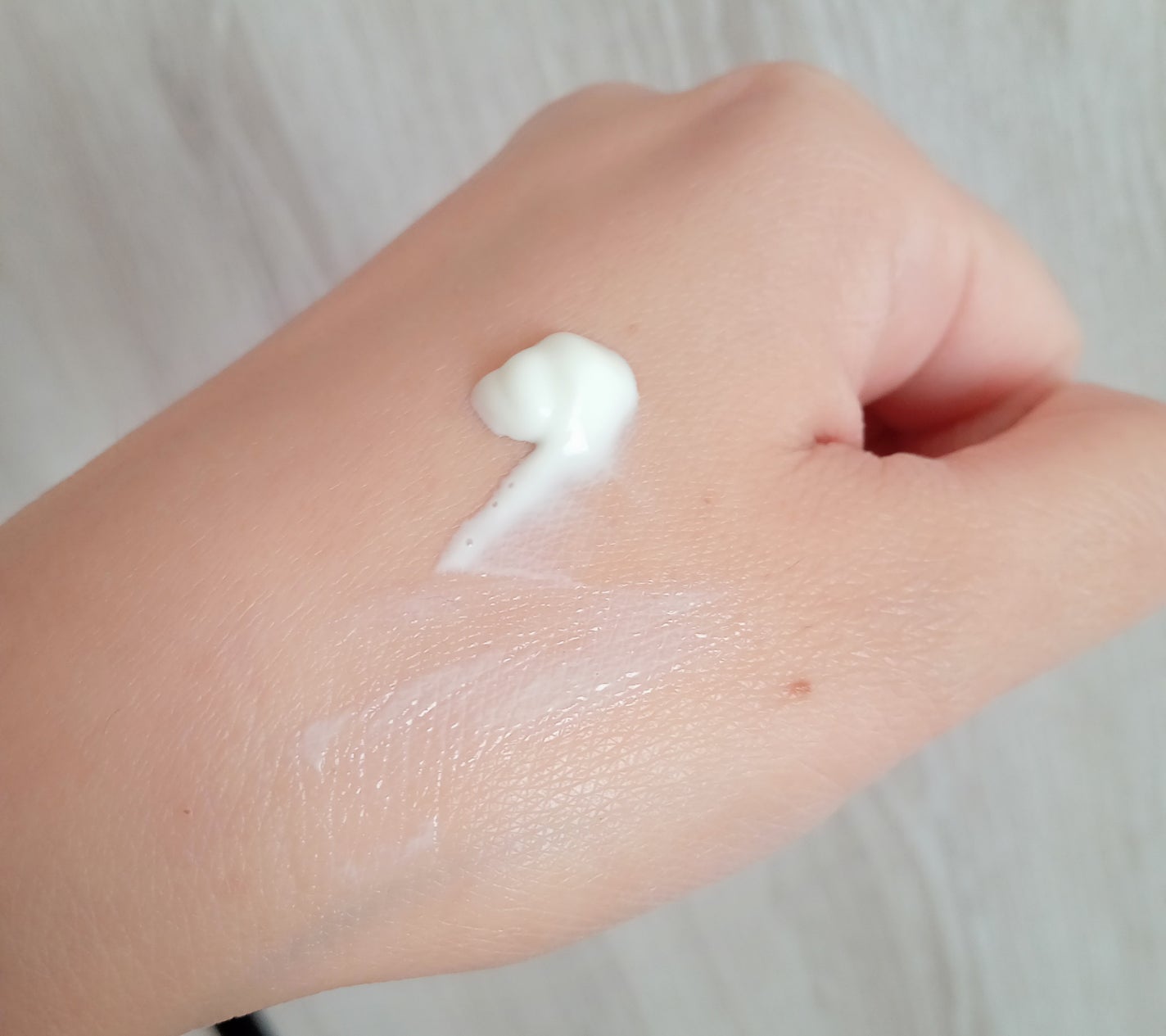 ヒアルーシカ ウォーターフィット サンセラム/SKIN1004/日焼け止めローションを使ったクチコミ(3枚目)