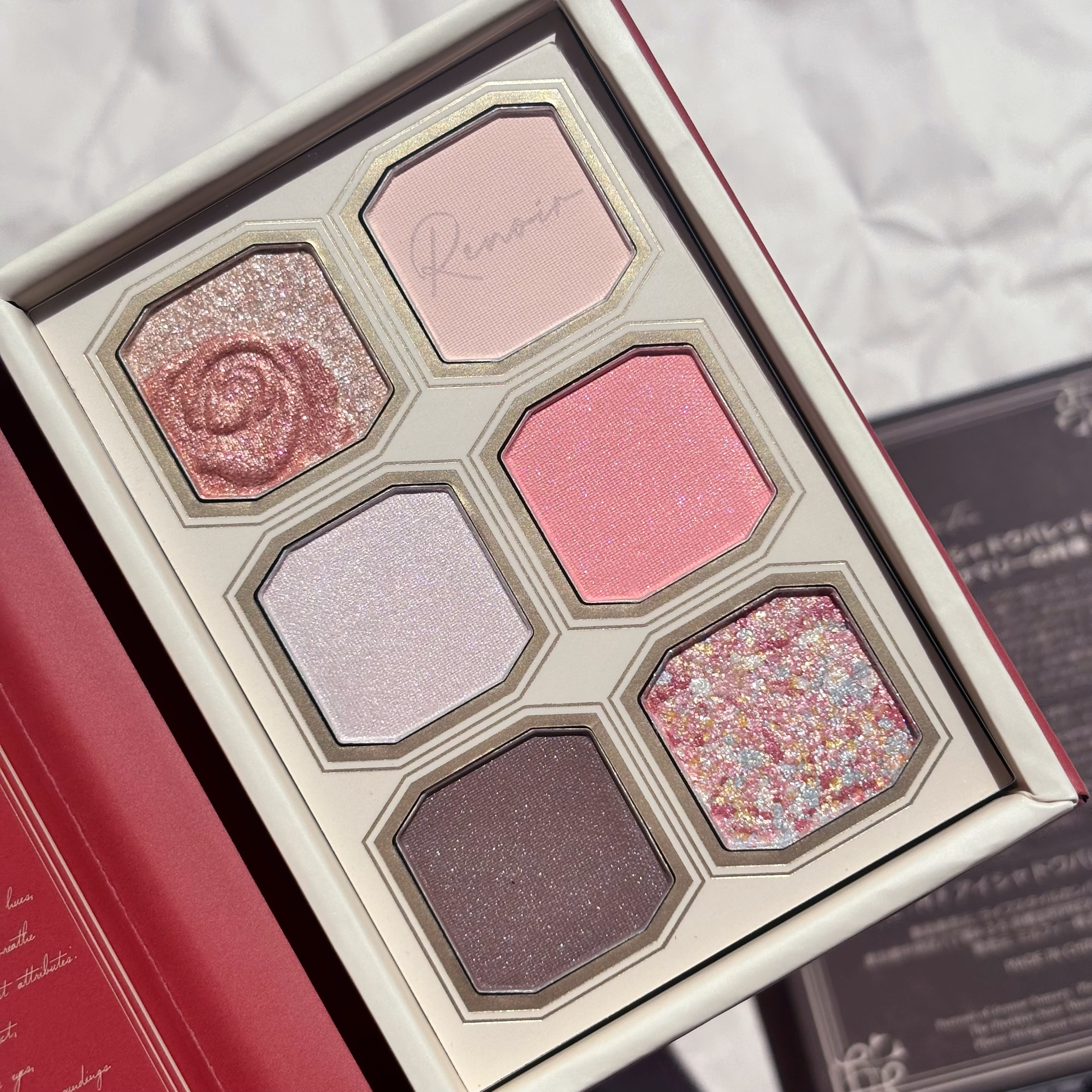 絵画アイシャドウパレット 12 女優ジャンヌ・サマリーの肖像/MilleFée/アイシャドウパレットを使ったクチコミ（2枚目）