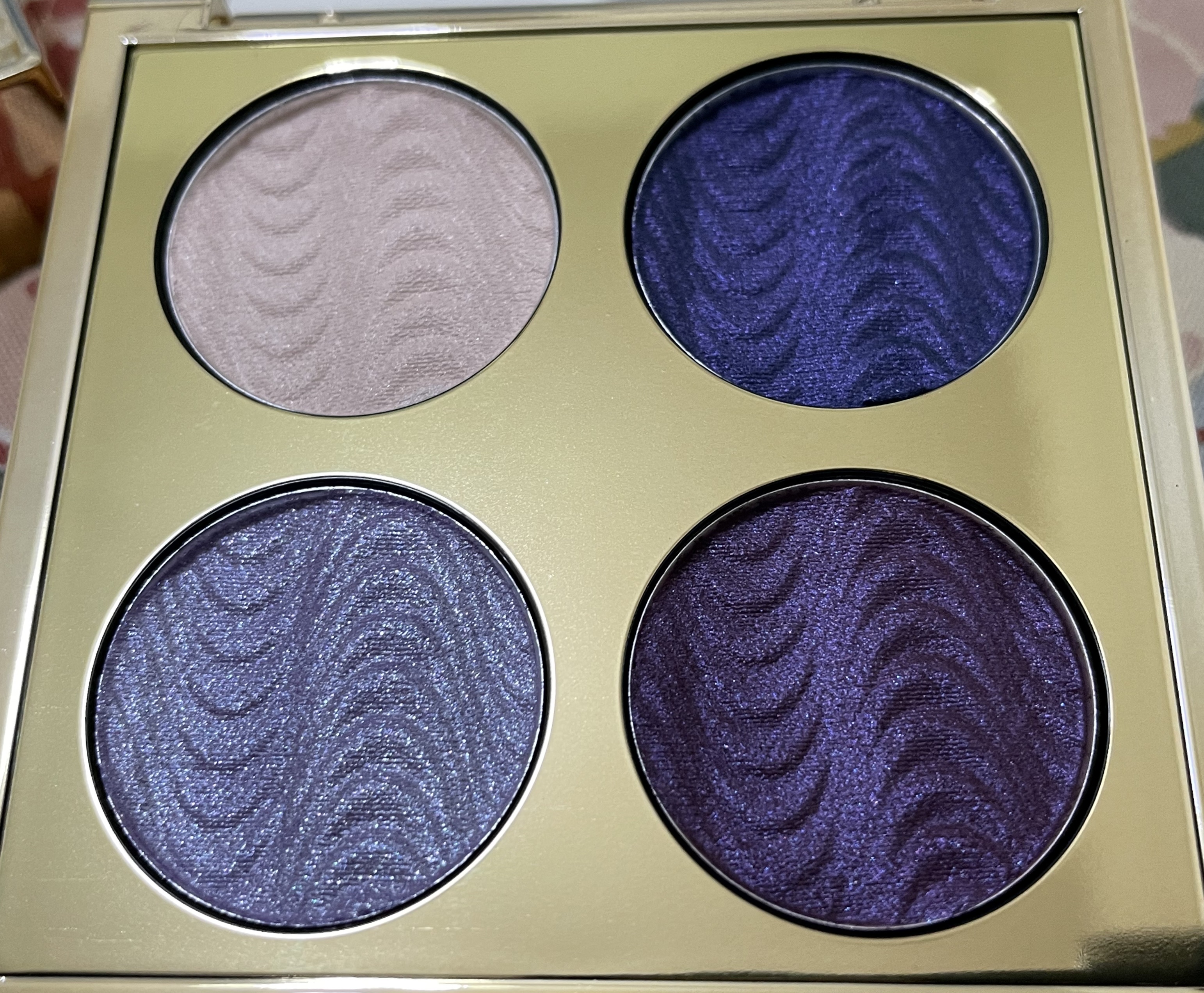 MAKEUP REVOLUTION ULTIMATE EYE LOOK PALETTEのクチコミ「
Revolution Pro 
Ultimate Eye Look 
・Hidden Jew.....」（1枚目）