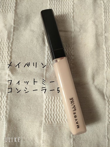 コンシーラーから初めまして✨

MAYBELLINE NEW YORK
フィットミー コンシーラー　5

涙袋目的の使用で、お試しで！
柄が長めのもけもけチップタイプ
手に出した際はフィットミーの名前通