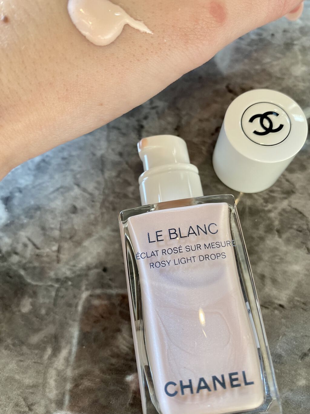 ル ブラン ロージー ドロップス/CHANEL/リキッドハイライトを使ったクチコミ（2枚目）