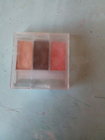 かえ on LIPS 「今日はメイク道具を投稿するよ~是非見てください今回はアイシャド..」(4枚目)