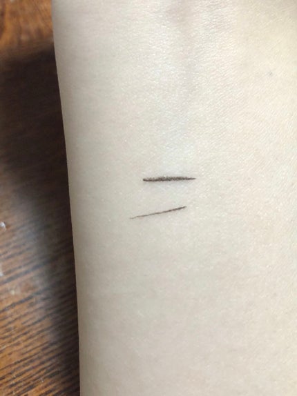 スキルレスライナー/LUMIURGLAS/リキッドアイライナーを使ったクチコミ(2枚目)