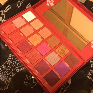 BLOOD SUGAR Eyeshadow Palette/Jeffree Star Cosmetics/パウダーアイシャドウを使ったクチコミ（2枚目）