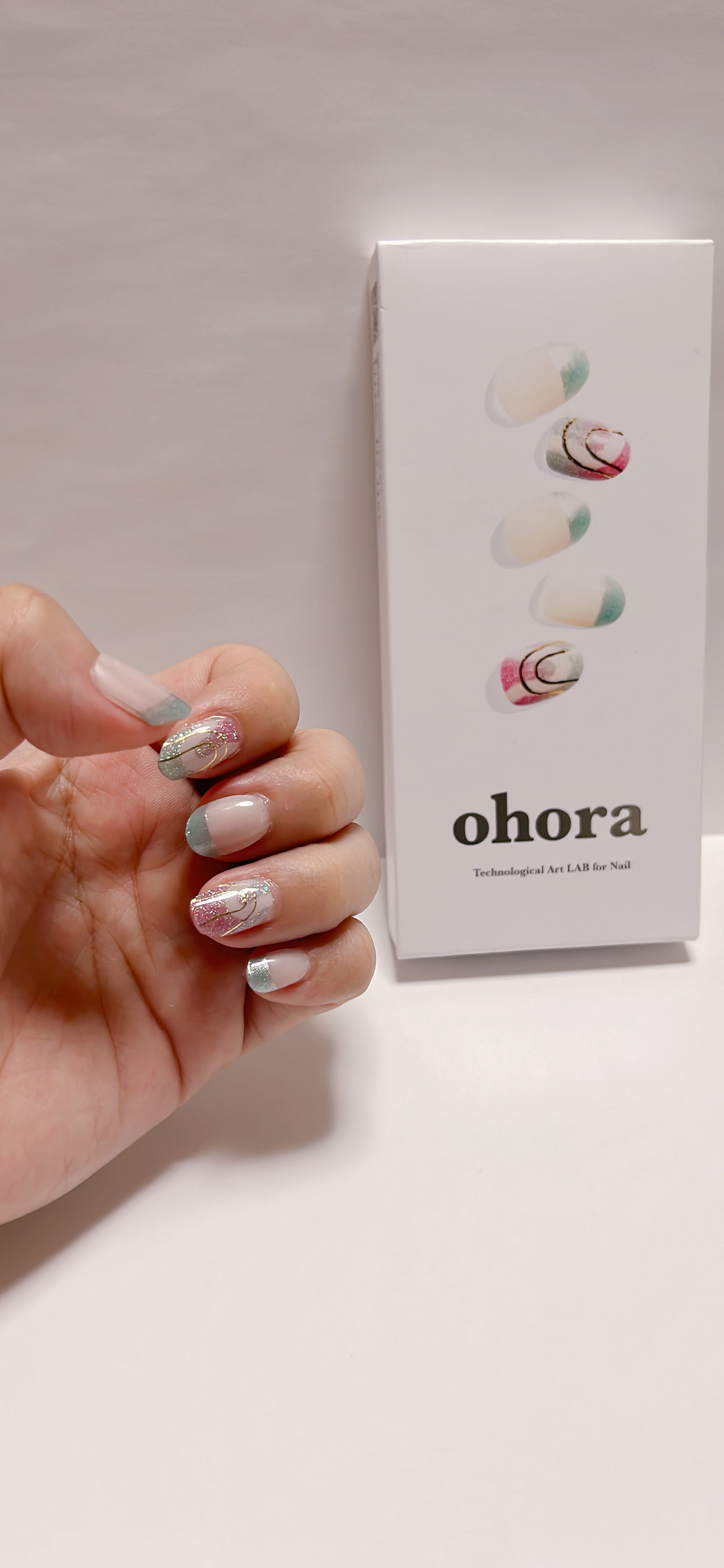 ohora　
セミキュアジェルネイル
ND-090J

今回のネイルはキラキララメがかわいいこちら🥰
9月に入ったので、夏っぽいのはやめとこうかなー？とも思ったけど、まだまだ暑いし、このネイルかわいいしいいか！！ということで🤩笑笑

水