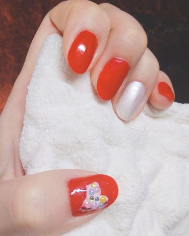 yurine on LIPS 「#バレンタインネイル親指に大きくハートを描いて、バレンタインネ..」（1枚目）
