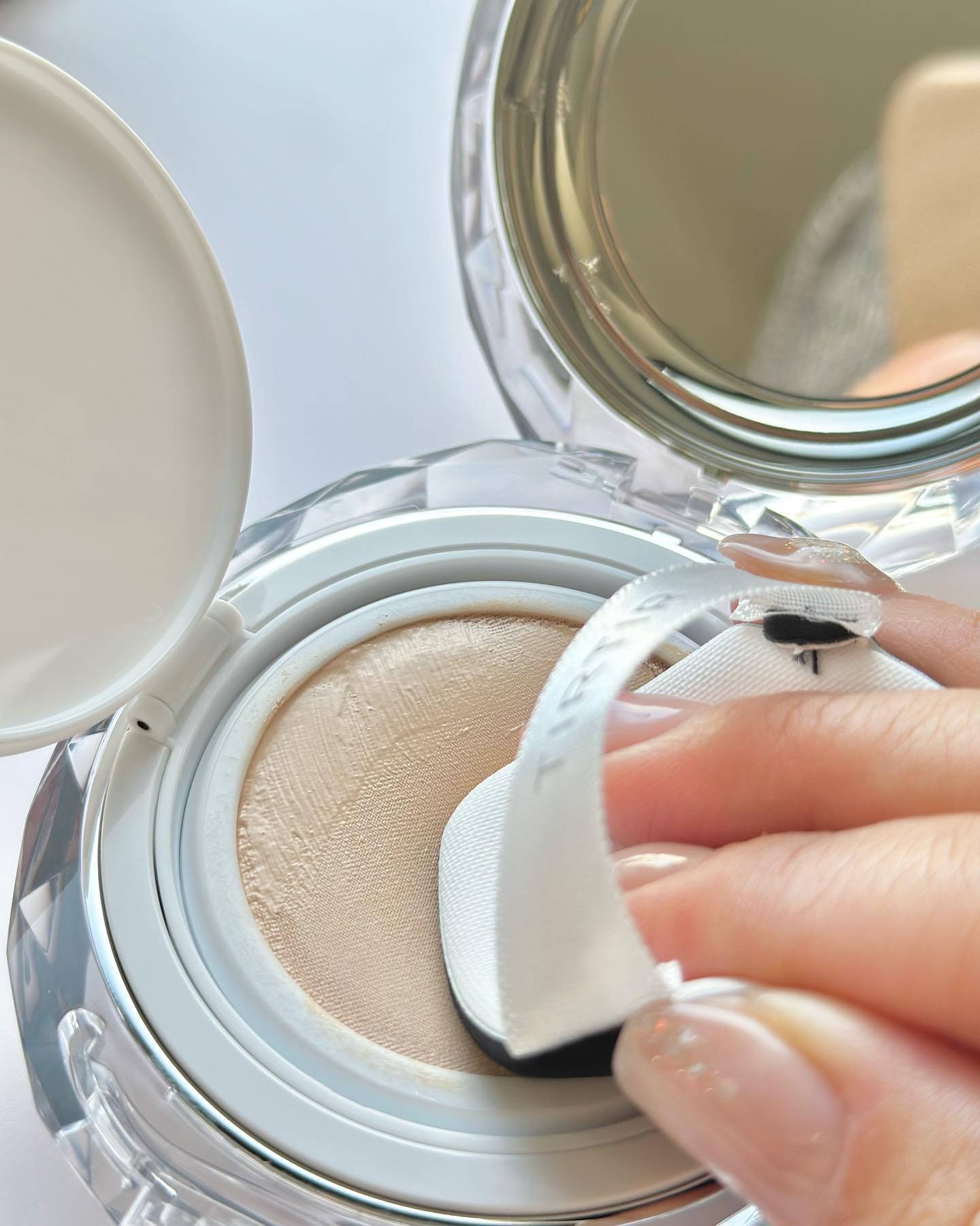 TIRTIR(ティルティル) マスクフィット クリスタルメッシュクッションのクチコミ「人気のTIRTIRから
新感覚メッシュタイプの
クッションファンデが新発売！✨

4秒に１個売.....」（3枚目）