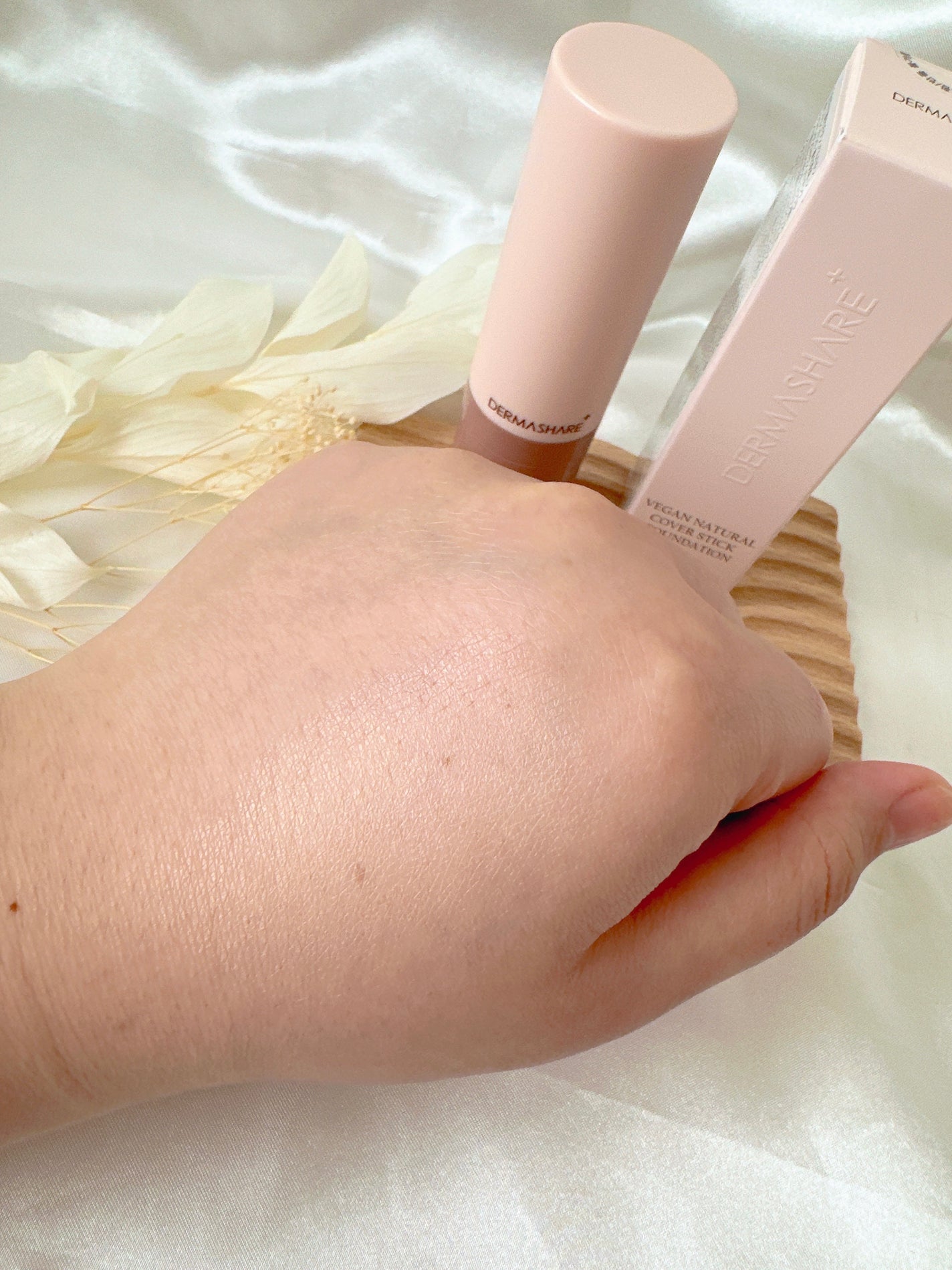 めるᙏ̤̫͚𓍯フォロバ on LIPS 「〖DERMASHARE〗/ヴィーガンナチュラルカバースティック..」(5枚目)