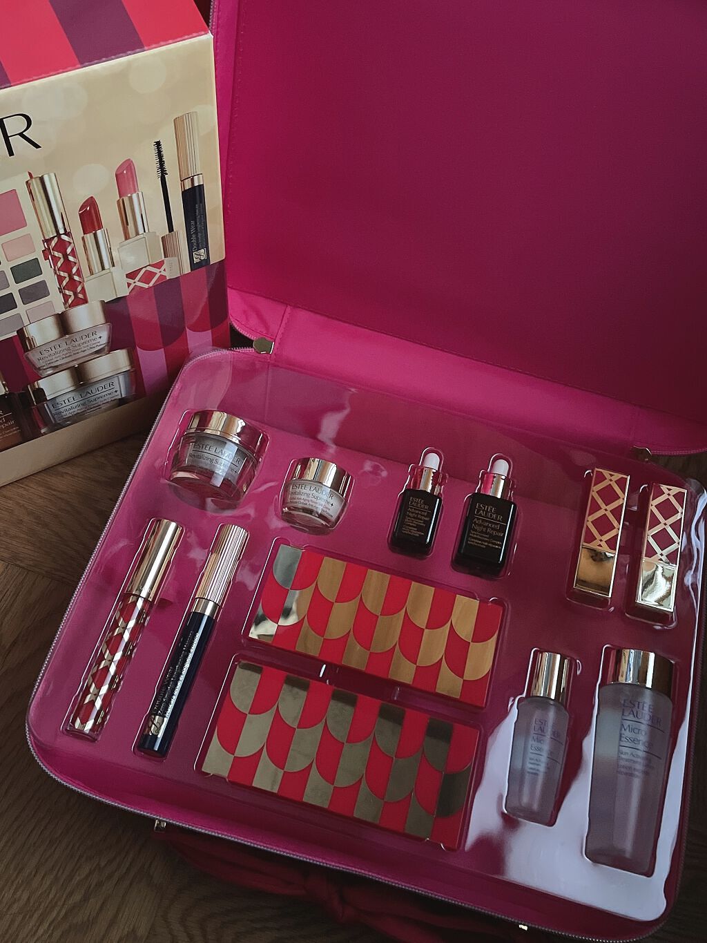 eri on LIPS 「#クリスマスコフレ大公開エスティローダーのコフレ買いました✨予..」(3枚目)