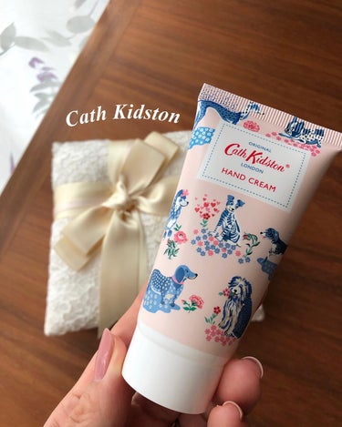 キャス・キッドソン CathKidston ハンドクリームのクチコミ「持ってるだけで気持ちが上がる🎁キャスキッドソンのハンドクリーム💐
『ドッグガーデン　ホワイトク.....」（1枚目）