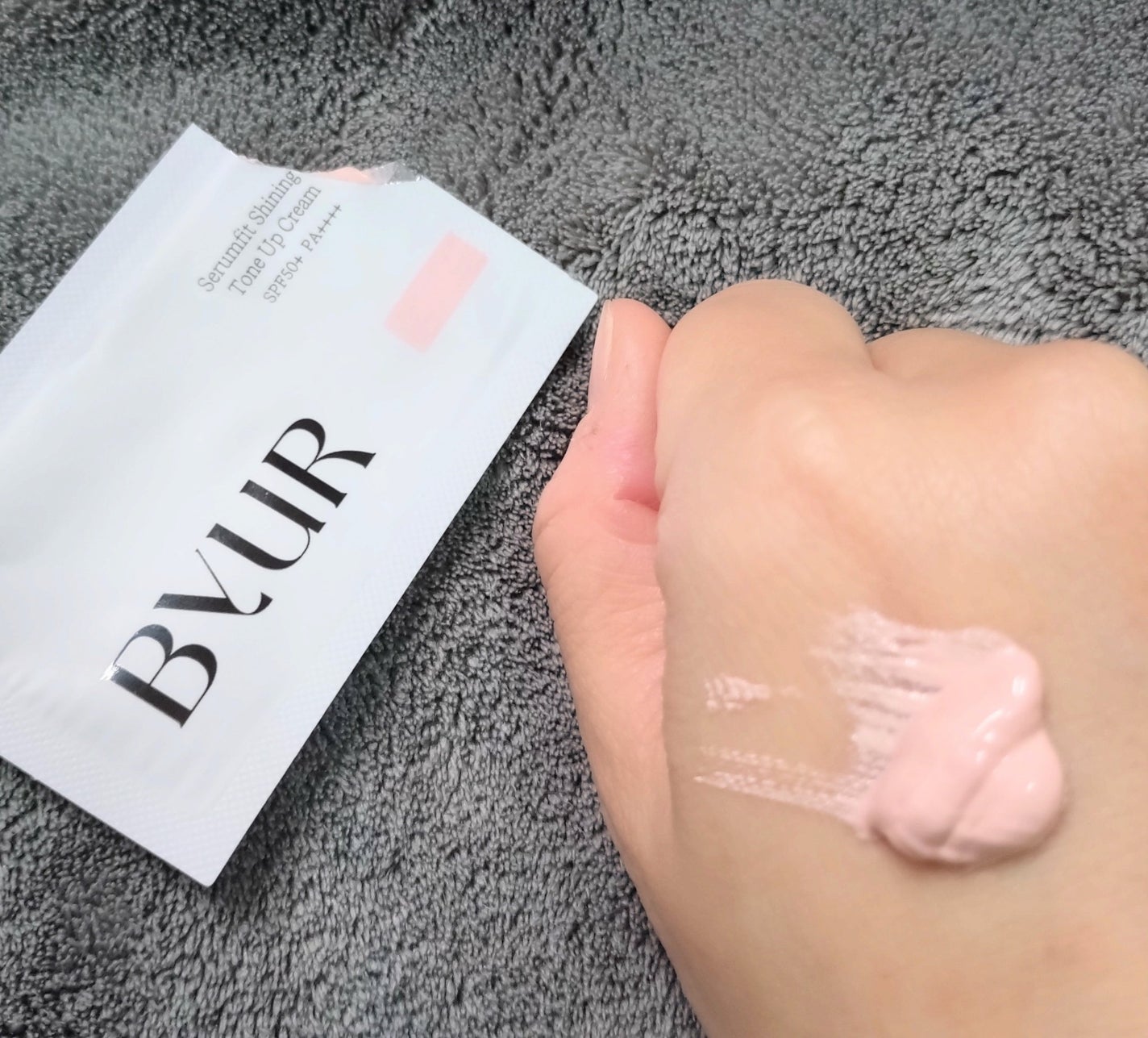 セラムフィット シャイニング トーンアップクリーム V1/ByUR/化粧下地を使ったクチコミ(2枚目)