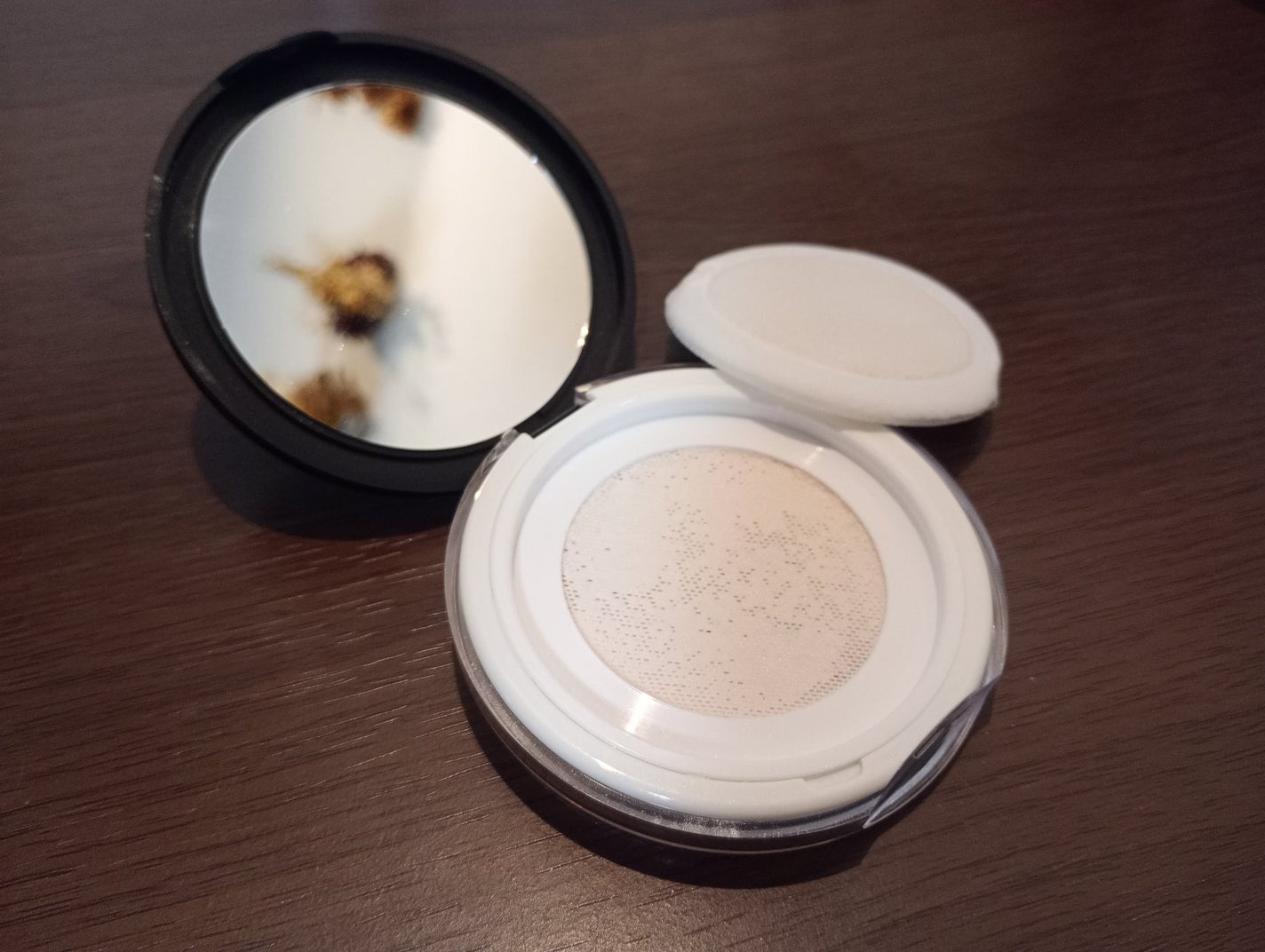 ミラー付きパウダーケース/DAISO/その他化粧小物を使ったクチコミ(4枚目)